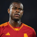 Roma su Haraldsson, ma servono 10 milioni di plusvalenze entro il 30 giugno: pu&ograve; partire NdickaIl nuovo direttore sportivo della Roma Frederic Massara ha rilasciato un&rsquo;intervista ai canali ufficiali del club giallorosso e ha parlato del suo ritorno nella societ&agrave; in cui ha gi&agrave; avuto due esperienze nel corso della sua carriera da dirigente: la prima da direttore sportivo tra l&rsquo;ottobre 2026 e il settembre 2017 e la seconda da segretario generale e in seguito nuovamente da ds tra il giugno 2018 e giugno 2019.LEGAME - "Tornare in questo club &egrave; motivo di grande orgoglio. Alla Roma ho vissuto momenti significativi della mia carriera legandomi alla citt&agrave; e alla tradizione della societ&agrave; ma al di l&agrave; del sentimento, non vedo l&rsquo;ora di iniziare la sfida sportiva che attende tutti noi" ha detto il dirigente, ricordando le sue due parentesi nella Capitale.AMBIZIONI - "I Friedkin? Ho trovato una famiglia molto determinata e passionale nel voler regalare gioie al pubblico romanista, nel voler conquistare trofei e sono veramente molto determinati e dovremo lavorare sodo per non disattendere queste ambizioni" ha proseguito Massara, sulla propriet&agrave; americana.RANIERI E GASP - Massara ritrova anche Ranieri, con cui aveva gi&agrave; lavorato nella sua seconda esperienza giallorossa: "Grande piacere ritrovare Ranieri, anche se in una nuova veste. &Egrave; un grande piacere poter lavorare con lui nuovamente. Gasperini? Abbiamo bisogno di un allenatore esigente e lui impersoner&agrave; questo spirito nella maniera migliore. I risultati che ha avuto sono stati straordinari e siamo convinti potr&agrave; dare una chiarissima identit&agrave; alla nostra squadra e portare quello spirito che cerchiamo tutti quanti".LA SQUADRA E GLI OBIETTIVI - "La rosa &egrave; di valore, come dimostrato nella seconda parte della stagione. Ci sono molti giocatori forti e siamo convinti di poter costruire una squadra ancora pi&ugrave; forte. Siamo tutti a conoscenza che ci sono paletti stringenti da rispettare con il fair-play finanziario. Lavoreremo per fare operazioni sostenibili ma comunque funzionali alla crescita della squadra. Ricercheremo giocatori utili, funzionari e forti per crescere in questi anni. Obiettivi? Sono molti anni che la Roma non gioca in Champions ed &egrave; un peccato ma non &egrave; il momento di fare proclami ma di lavorare, lavorare, lavorare" ha concluso Frederic Massara. Massara sta gi&agrave; pensando ai primi obiettivi sul mercato in entrata (LEGGI QUI), ma prima deve operare in uscita per sistemare il bilancio generando una decina di milioni di euro di plusvalenze entro fine giugno ed evitare cos&igrave; nuove limitazioni dalla Uefa per il Fair-Play Finanziario. In questo senso il Sunderland ha riscattato il centrocampista francese Enzo Le F&eacute;e e il Benfica ha fatto lo stesso con l
