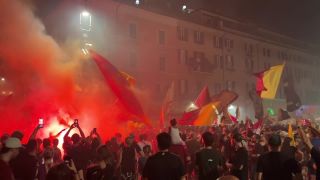Calcio, migliaia di tifosi giallorossi a Piazza Navona per i 98 anni della Roma